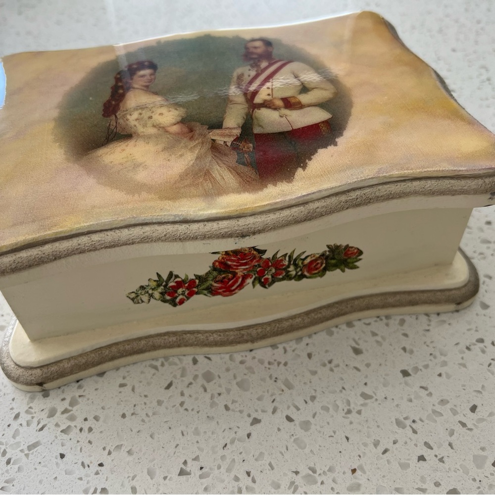 Jewelry box .